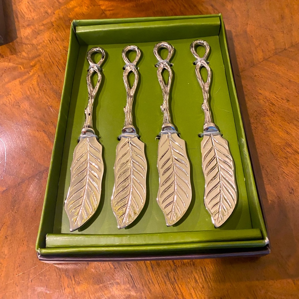 Two’s Company spreading knives set NEW!
